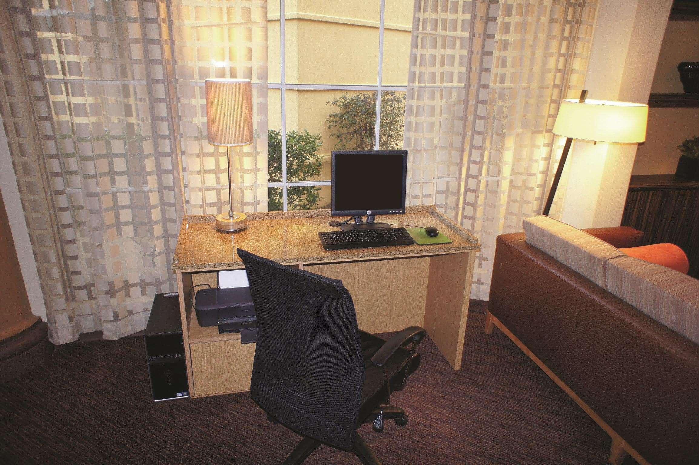 Отель La Quinta By Wyndham Raleigh/Durham Southpoint Экстерьер фото