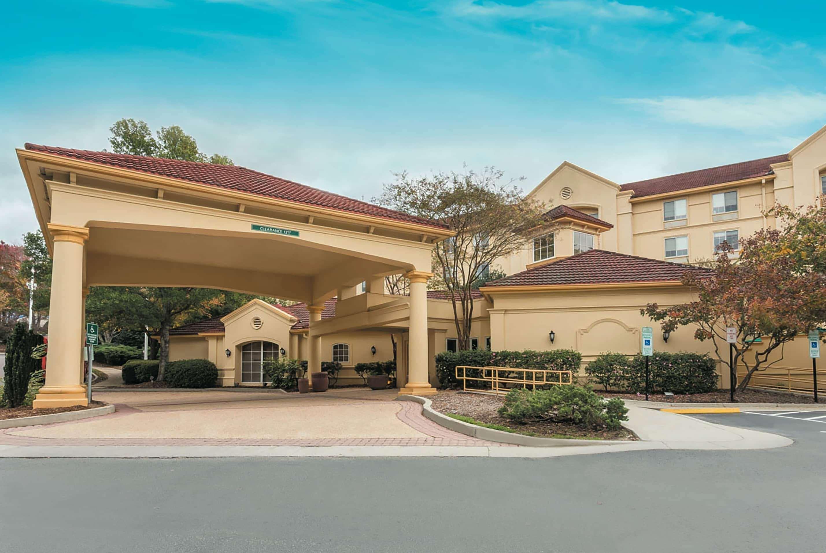 Отель La Quinta By Wyndham Raleigh/Durham Southpoint Экстерьер фото