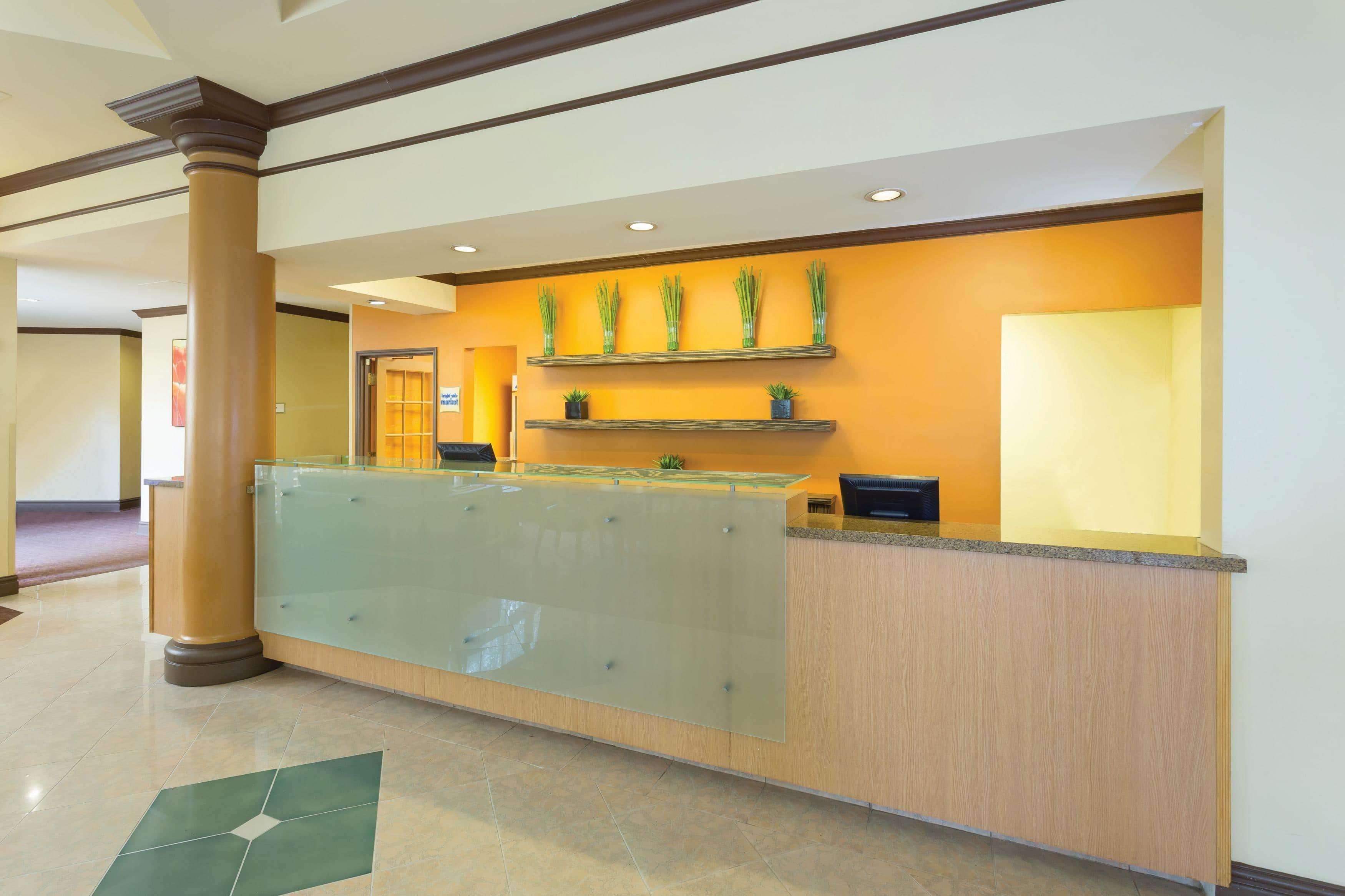Отель La Quinta By Wyndham Raleigh/Durham Southpoint Экстерьер фото