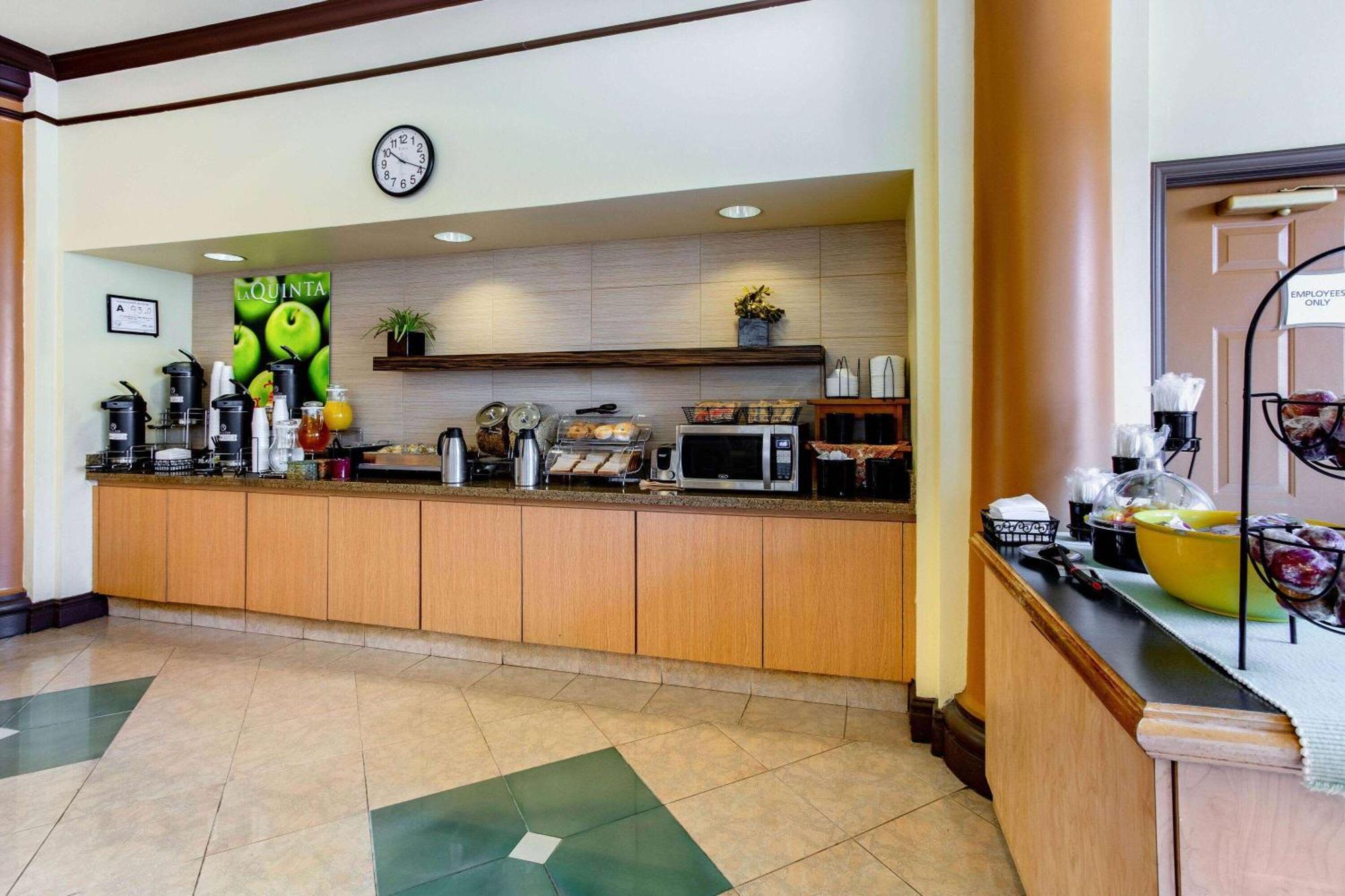 Отель La Quinta By Wyndham Raleigh/Durham Southpoint Экстерьер фото