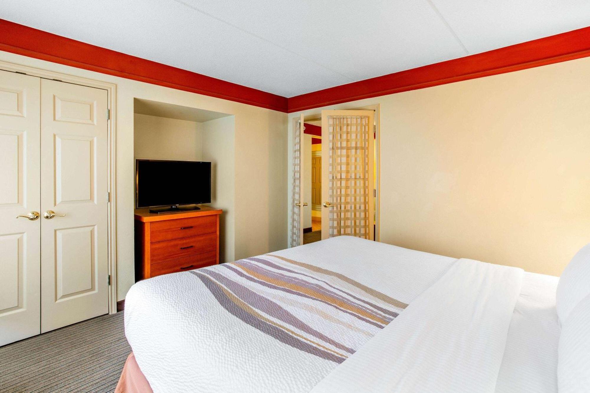 Отель La Quinta By Wyndham Raleigh/Durham Southpoint Экстерьер фото