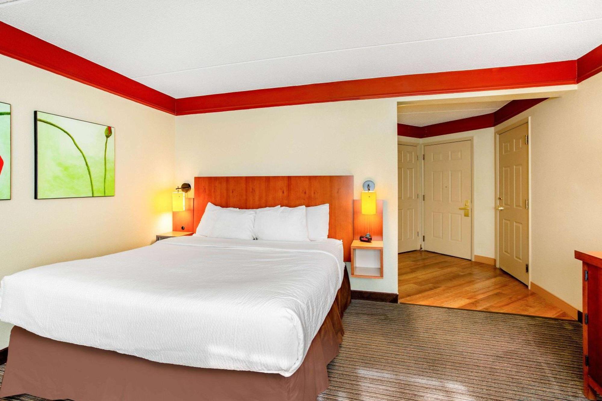 Отель La Quinta By Wyndham Raleigh/Durham Southpoint Экстерьер фото