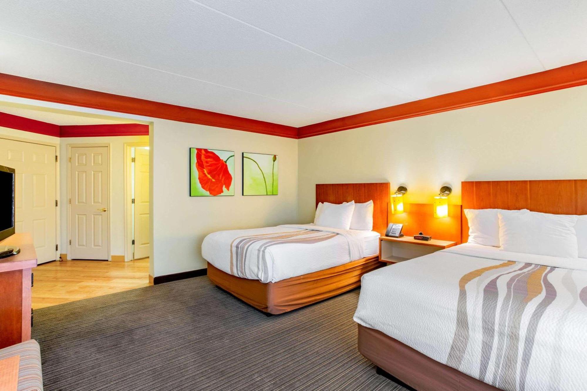 Отель La Quinta By Wyndham Raleigh/Durham Southpoint Экстерьер фото