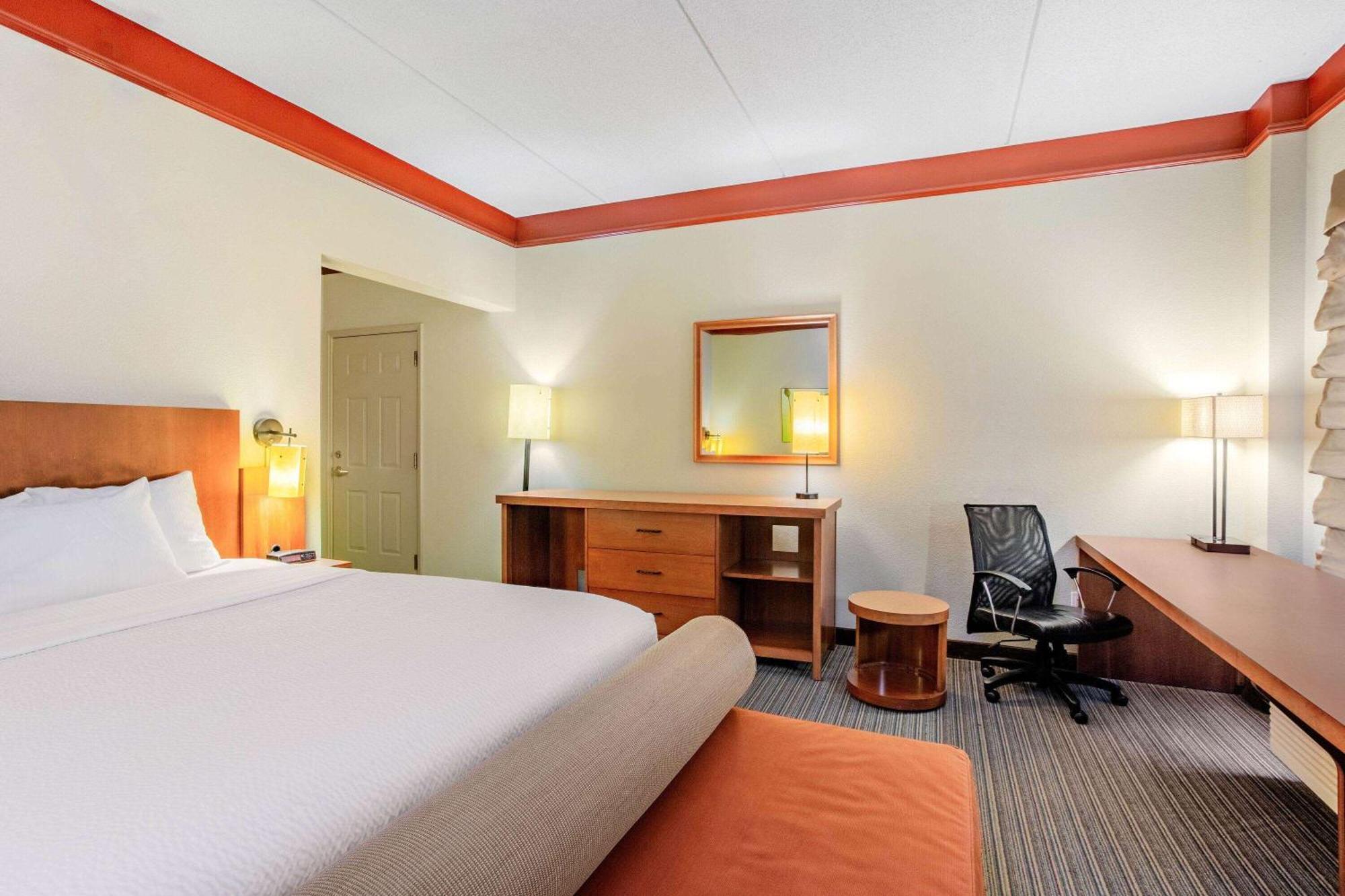 Отель La Quinta By Wyndham Raleigh/Durham Southpoint Экстерьер фото