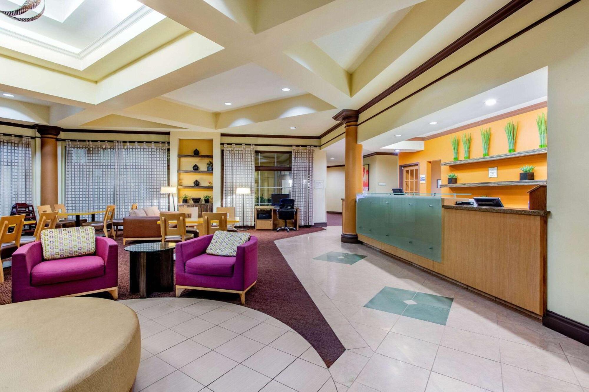Отель La Quinta By Wyndham Raleigh/Durham Southpoint Экстерьер фото