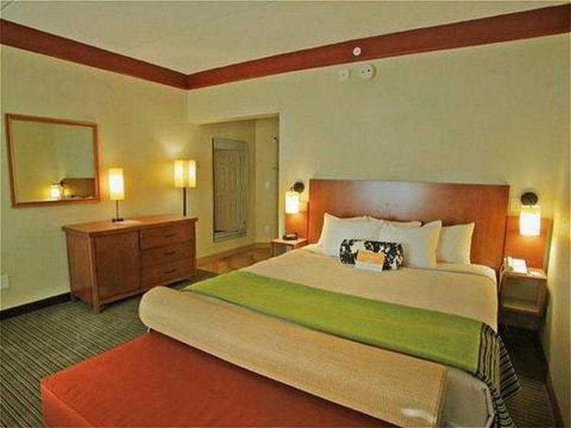 Отель La Quinta By Wyndham Raleigh/Durham Southpoint Экстерьер фото